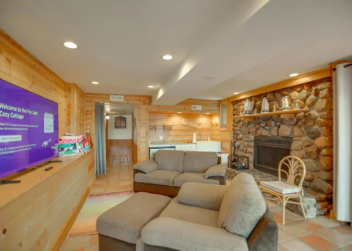 Waterfront Fox Vacation W/ Fire Pit! * Fox Lake
