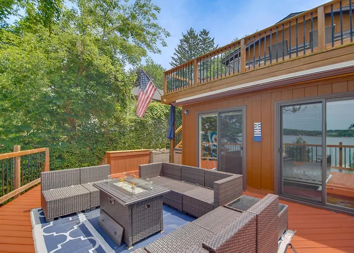 Waterfront Fox Vacation W/ Fire Pit! Holiday home *