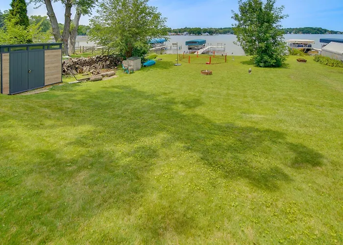 Waterfront Fox Vacation W/ Fire Pit! Holiday home Fox Lake